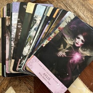 Elle Qui Oracle Deck 🌻 by Melanie Delon & Arwen Lynch-Poe